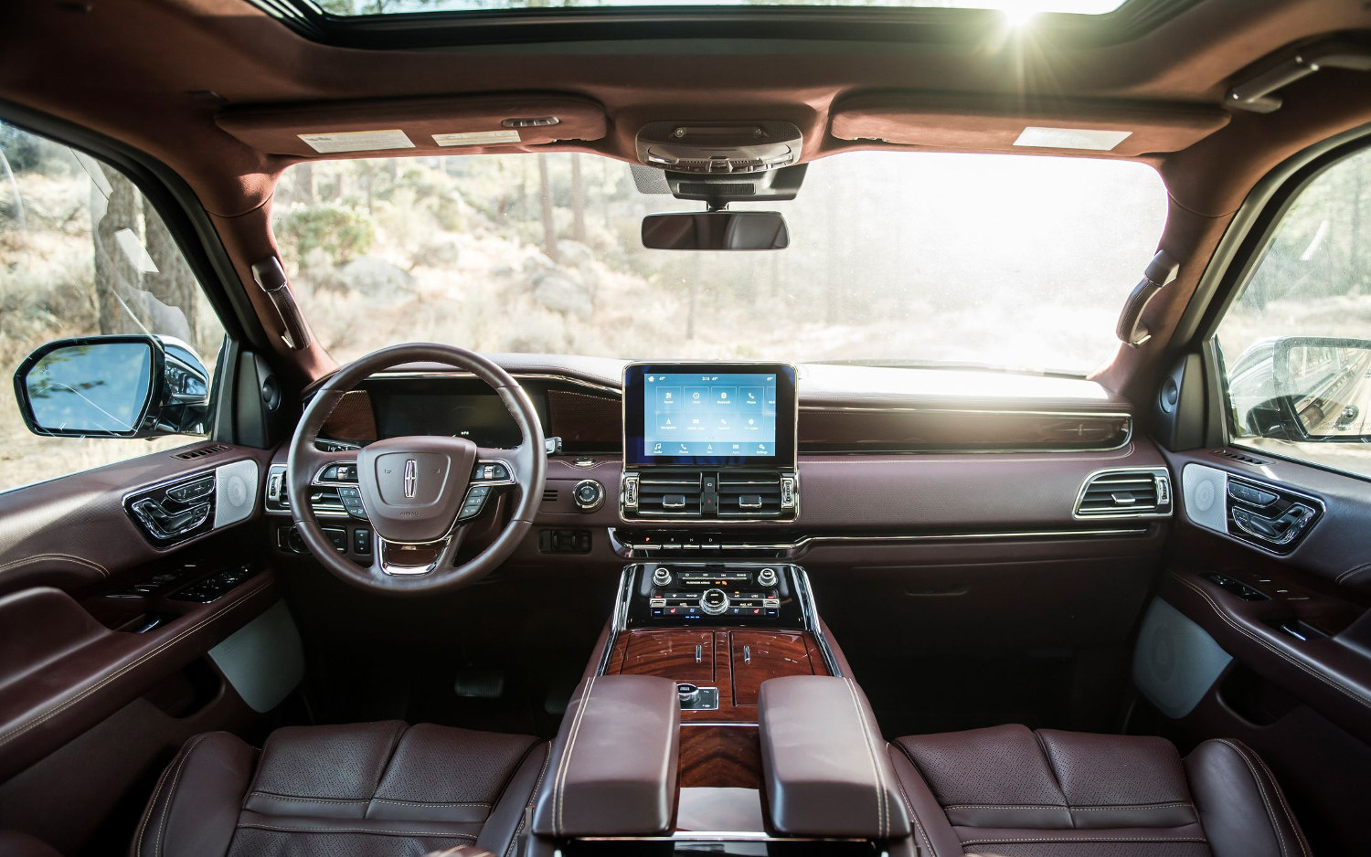 Comparison Audi Q8 Premium 55 TFSI Quattro 2020 vs Lincoln